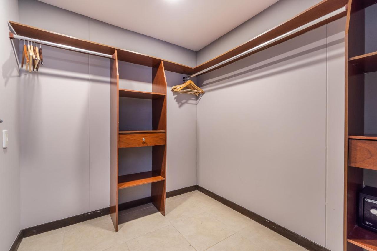 Apartamentos Poblado Alejandria By Housy Host Меделин Екстериор снимка