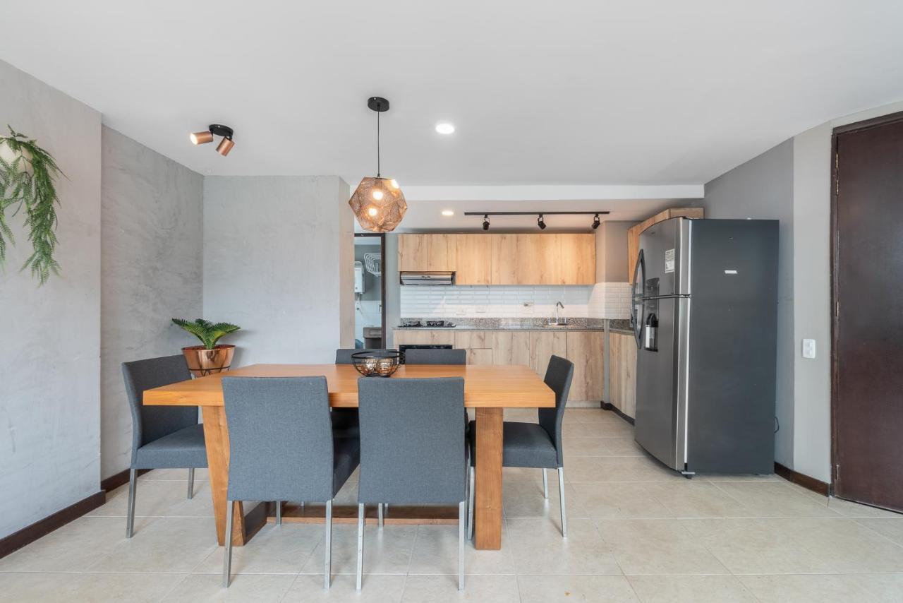 Apartamentos Poblado Alejandria By Housy Host Меделин Екстериор снимка