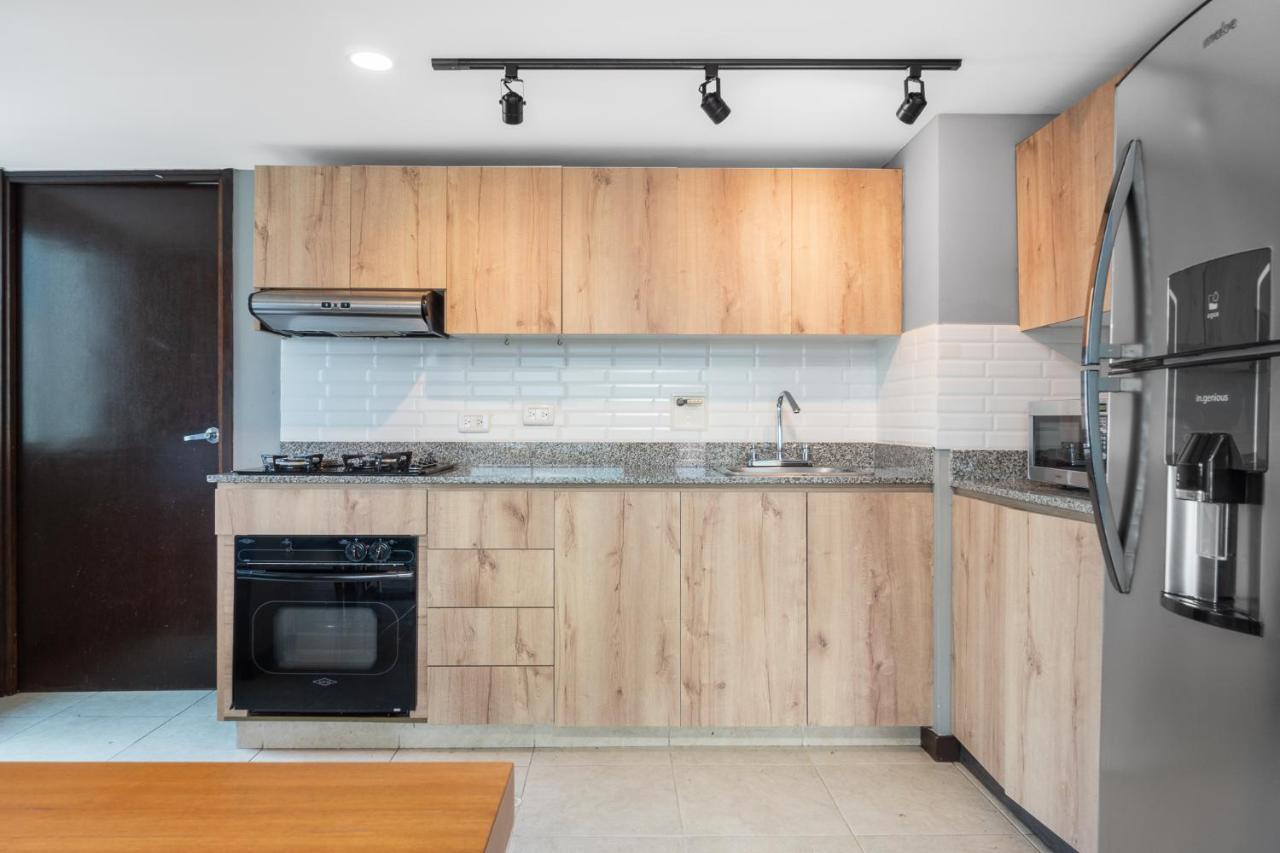 Apartamentos Poblado Alejandria By Housy Host Меделин Екстериор снимка