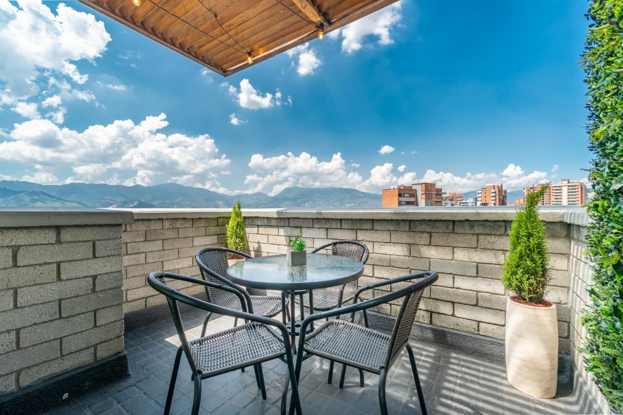 Apartamentos Poblado Alejandria By Housy Host Меделин Екстериор снимка