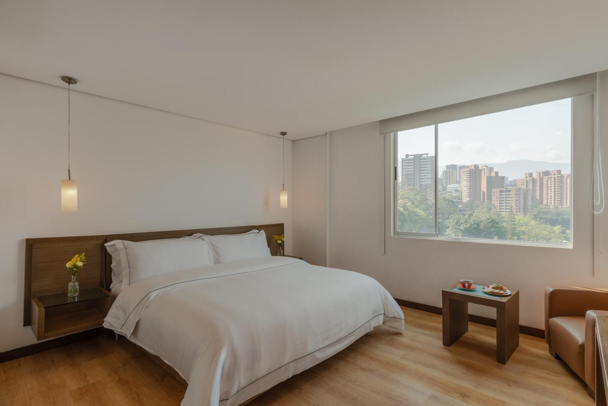 Apartamentos Poblado Alejandria By Housy Host Меделин Екстериор снимка