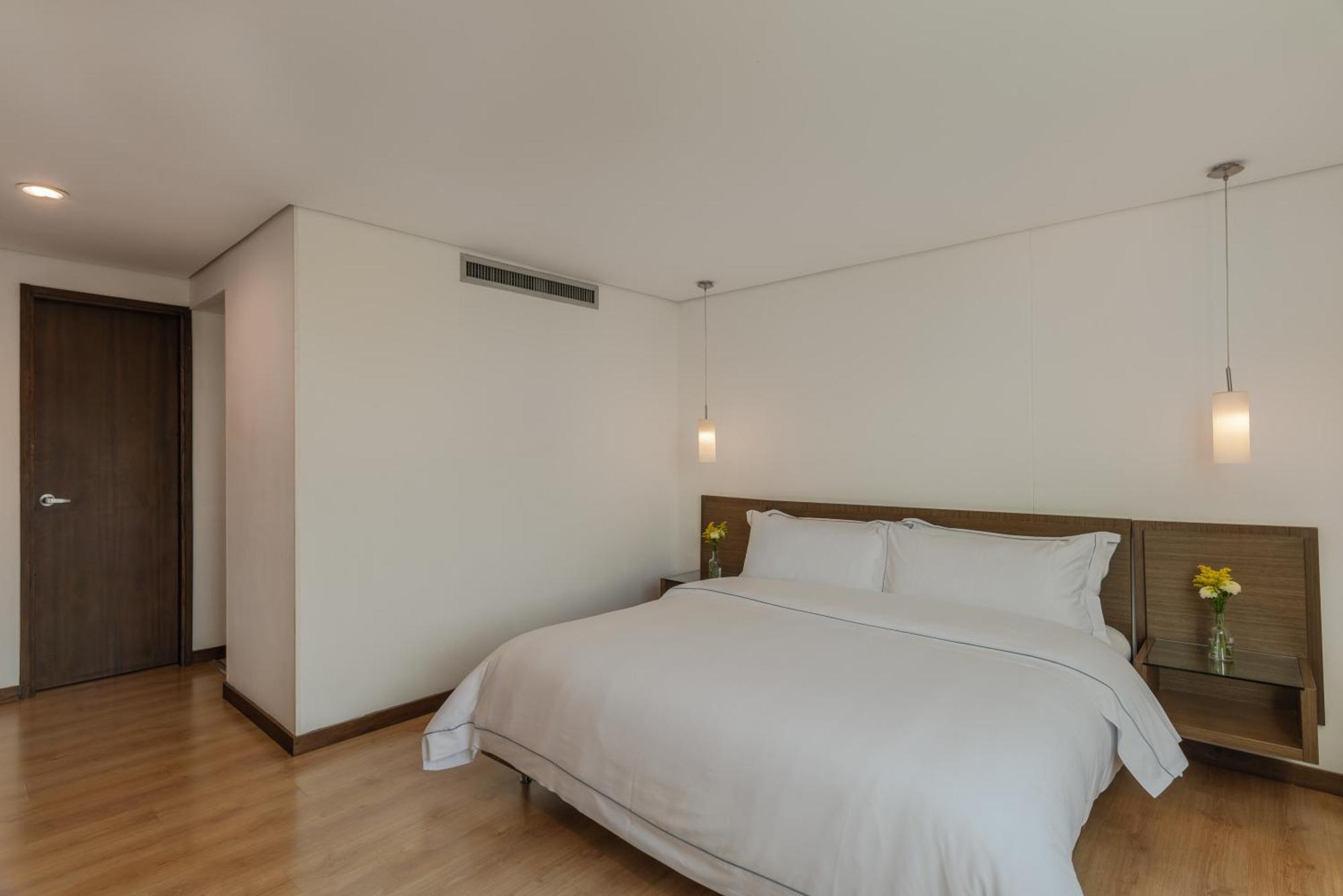 Apartamentos Poblado Alejandria By Housy Host Меделин Екстериор снимка