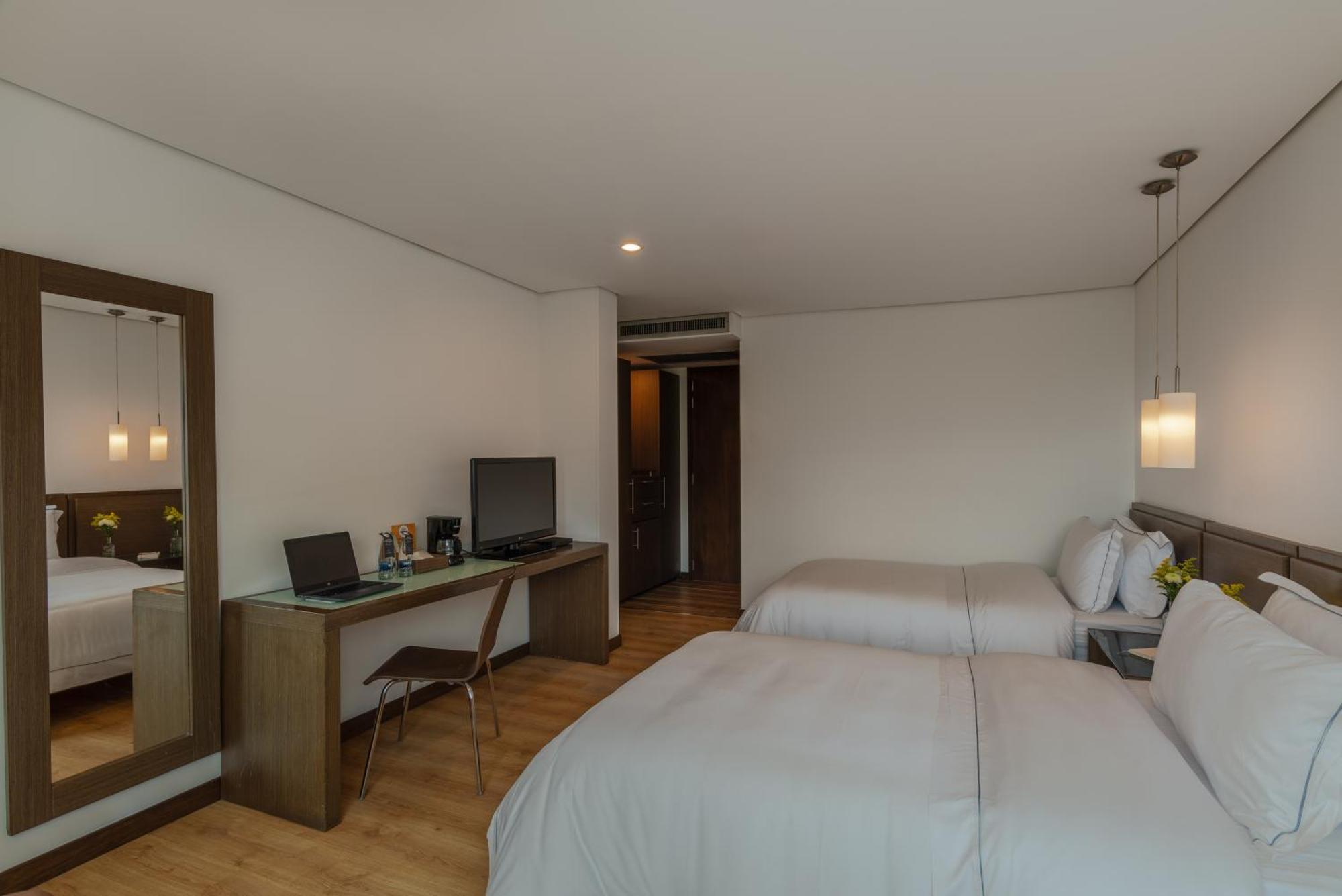 Apartamentos Poblado Alejandria By Housy Host Меделин Екстериор снимка